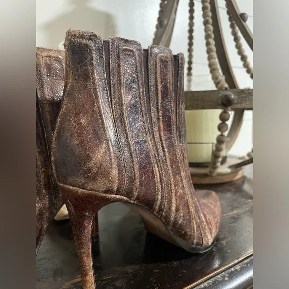 DONALD J PLINER Distressed Rustic Brown Leather Ankle Boots Side Zip Womens 7 - Picture 2 of 5